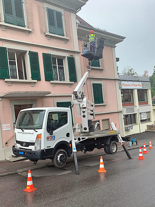 Vermietung Hubarbeitsbühne mit Arbeitskorb
